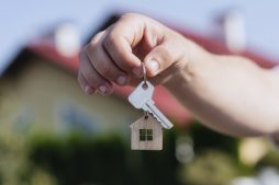 Dicas essenciais para adquirir o primeiro imóvel com sucesso