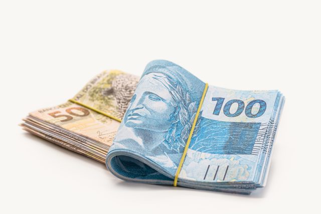 Estratégias práticas para gerir o seu salário com eficiência