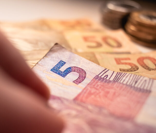 Como manter-se sem dívidas: Estratégias práticas para o dia a dia